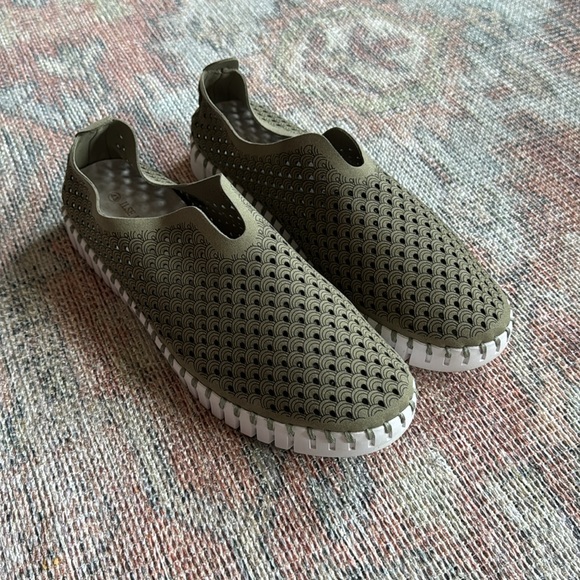 ILSE JACOBSEN HORNBÆK Women's Tulip 139 Flat In Army - Picture 5 of 11